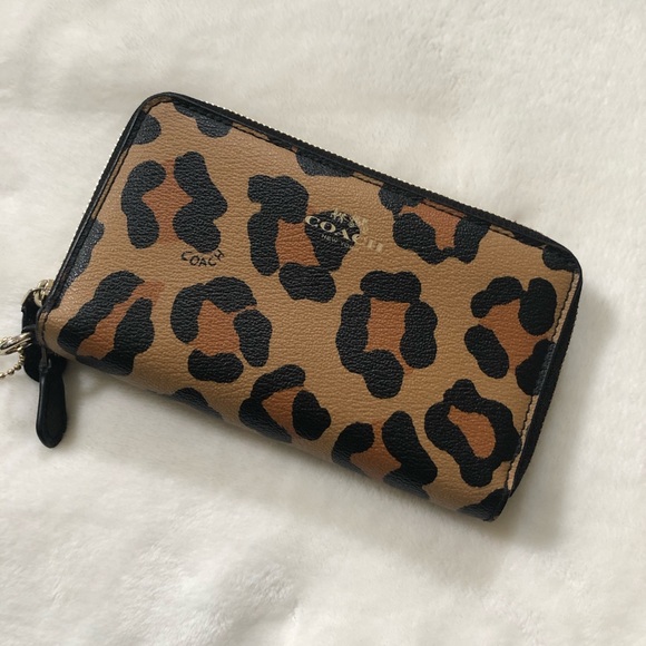 coach wallet leopard print